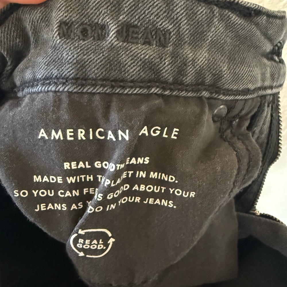 American Eagle Outfitters Mom Jeans 4 short - Picture 5 of 5